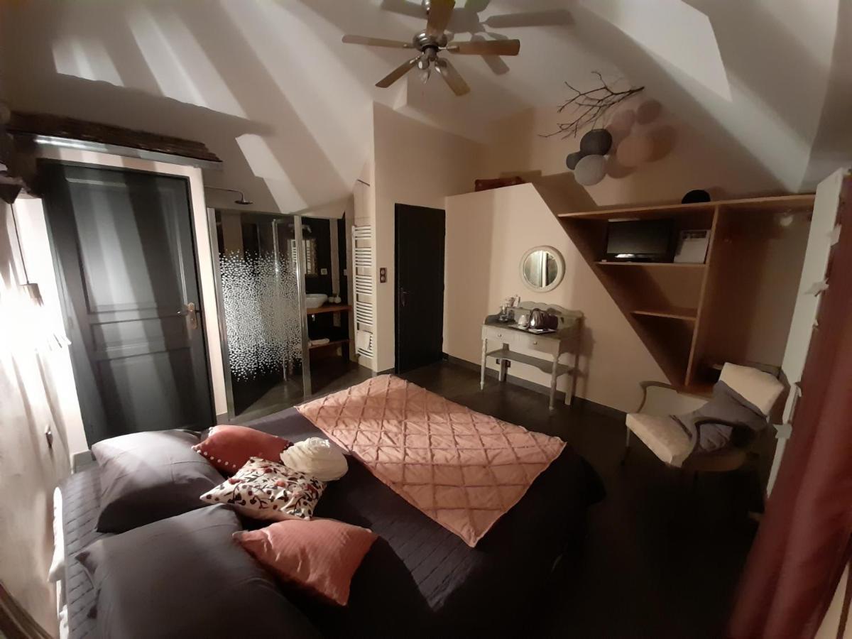 Les Hotes Du Lac, Chambres Et Tables D'Hotes Mandailles  Luaran gambar