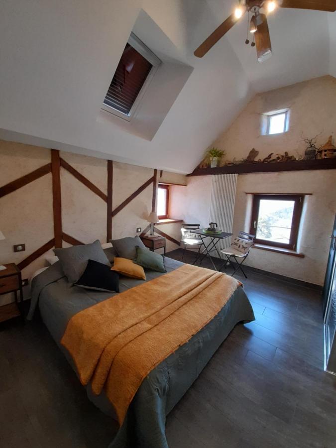 Les Hotes Du Lac, Chambres Et Tables D'Hotes Mandailles  Luaran gambar