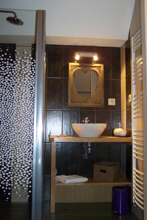 Les Hotes Du Lac, Chambres Et Tables D'Hotes Mandailles  Bilik gambar